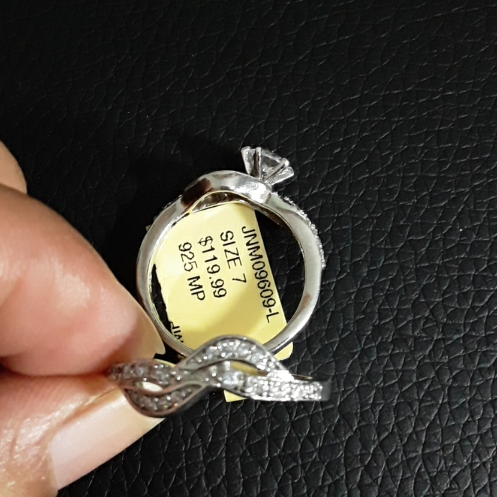 Ring - Picture 3 of 4